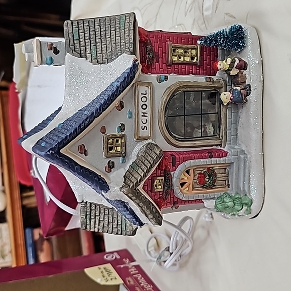 Vintage Victoria falls porcelain lighted house Collectors Series 1 School House - Picture 1 of 12
